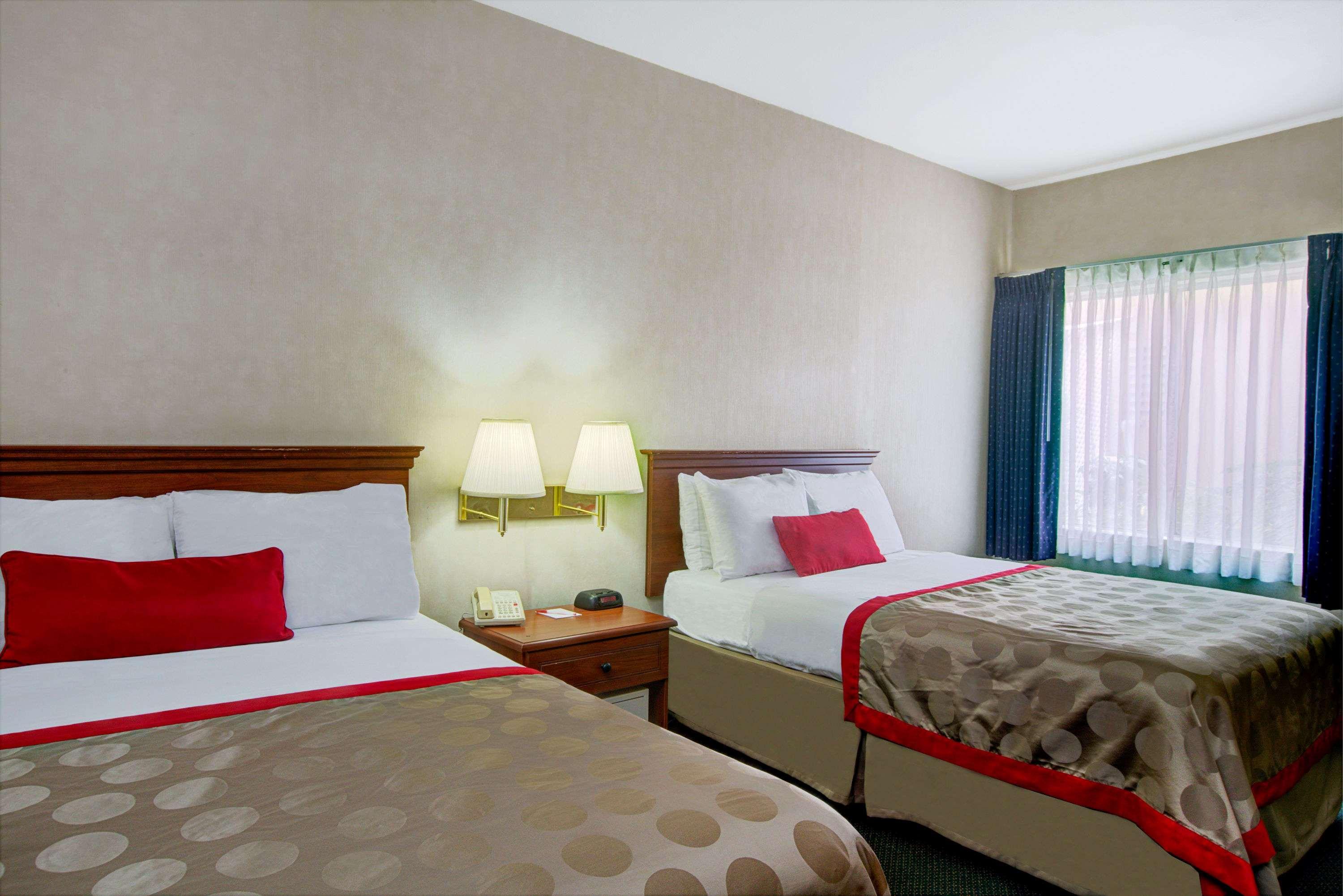 Ramada By Wyndham Hawthorne/Lax Hotel Eksteriør billede