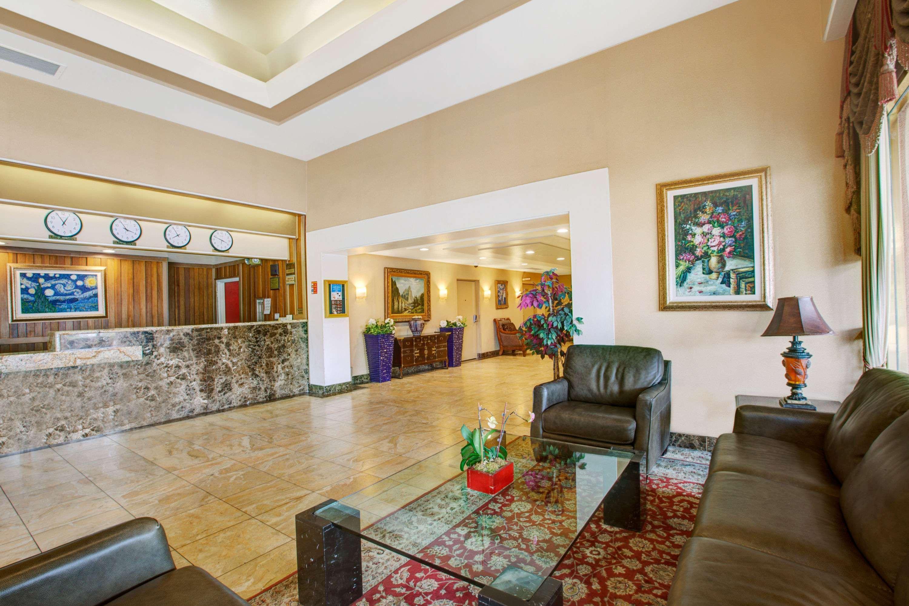 Ramada By Wyndham Hawthorne/Lax Hotel Eksteriør billede