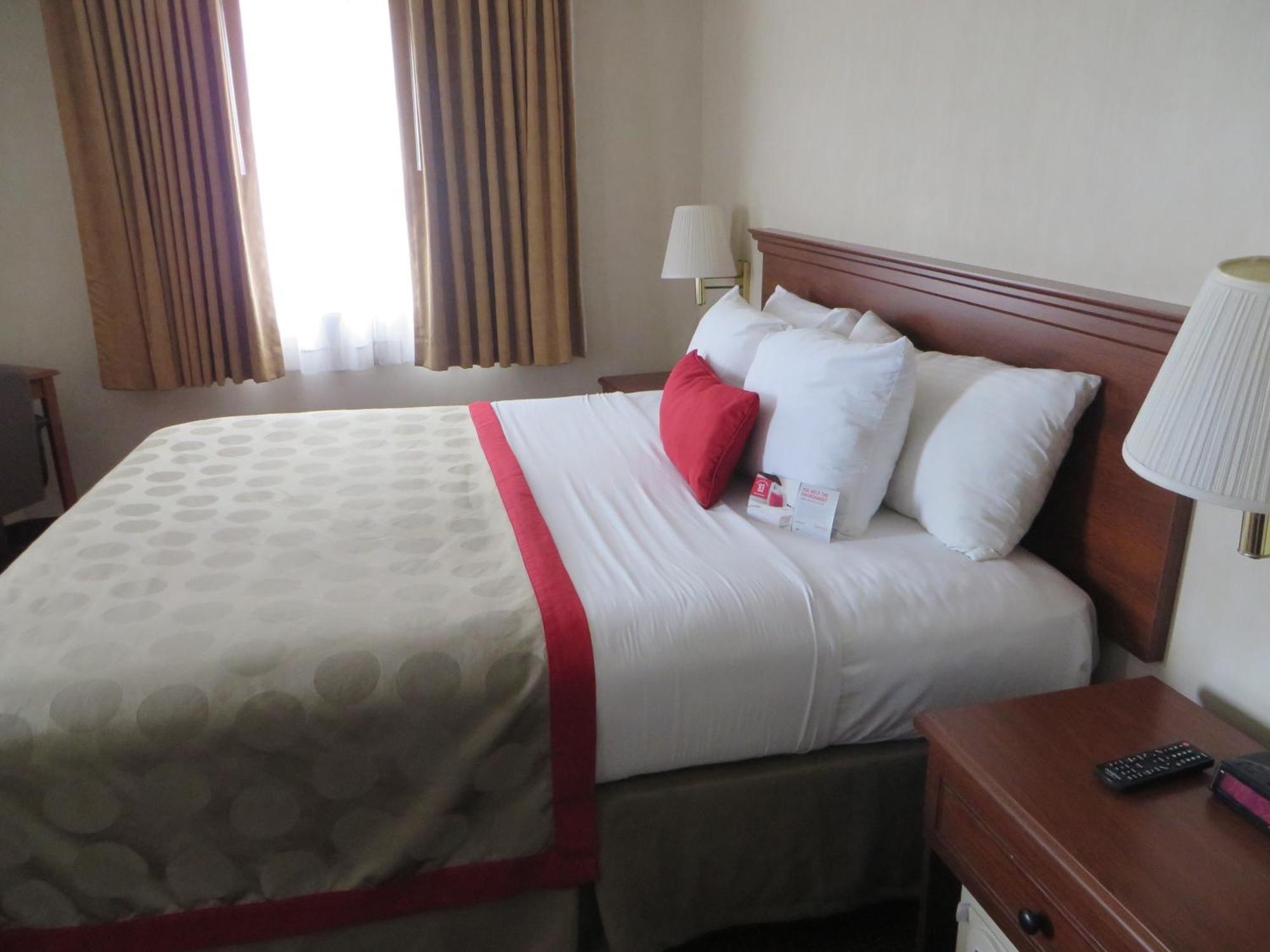 Ramada By Wyndham Hawthorne/Lax Hotel Værelse billede