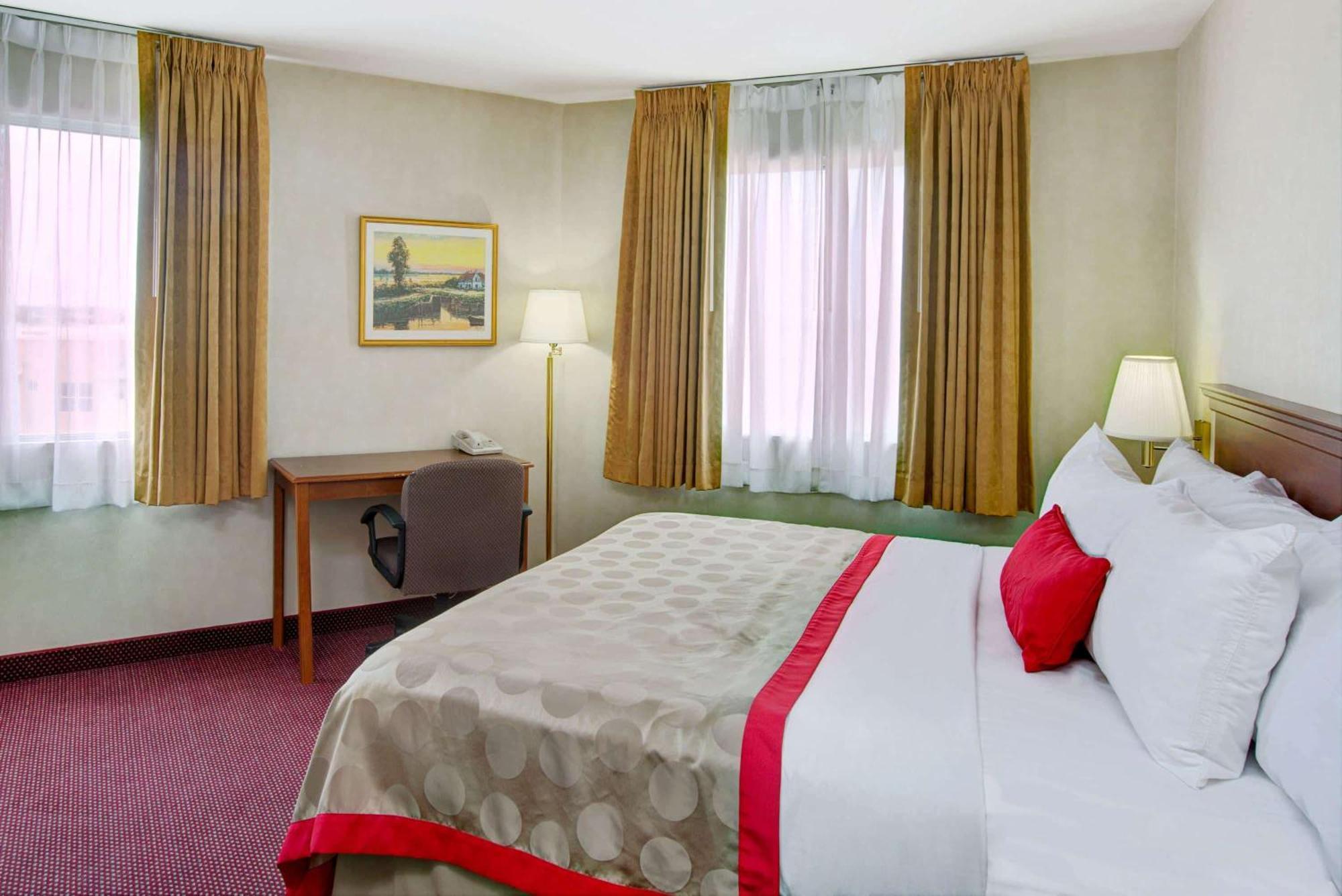 Ramada By Wyndham Hawthorne/Lax Hotel Eksteriør billede